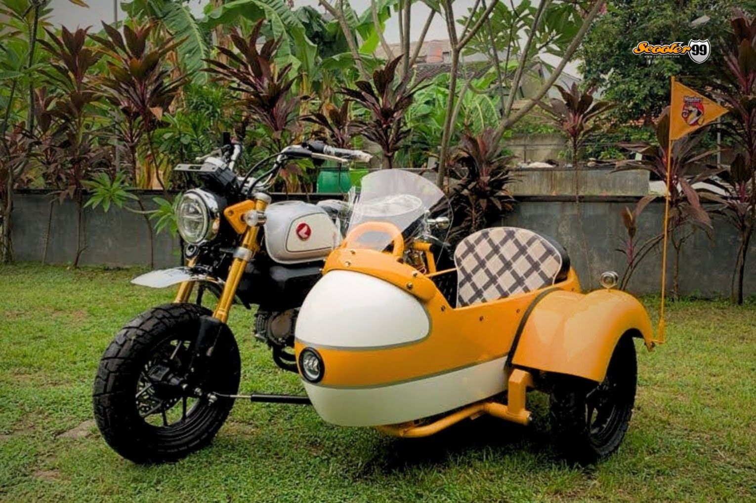 Made by order scooter project example 11: Sidecar Kit for Honda Monkey Retro Sport Yellow Edition